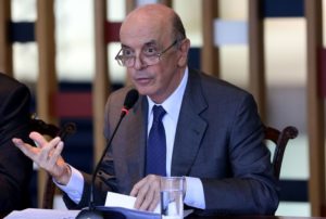 Brasília - Ministro das Relações Exteriores, José Serra, fala da reunião sobre segurança nas fronteiras, no Palácio Itamaraty (Wilson Dias/Agência Brasil)