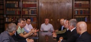 Brasília - O presidente Michel Temer recebe no Palácio da Alvorada, ministros e líderes dos partidos da bancada governista no Congresso Nacional para reunião sobre reforma da Previdência (Marcos Corrêa/PR)