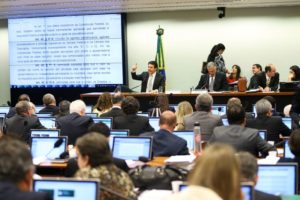 Brasília - O relator, deputado Arthur Maia, durante sessão da comissão especial da Reforma da Previdência para votação do parecer do relator (Marcelo Camargo/Agência Brasil)