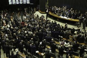 Brasília - Deputados discutem no Plenário da Câmara após governo determinar reforço de tropas federais para proteger Esplanada (Fabio Rodrigues Pozzebom/Agência Brasil)