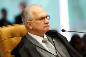 Brasília - Ministro Edson Fachin durante sessão plenária do Supremo Tribunal Federal (STF) para o julgamento sobre validade das delações da JBS (Marcelo Camargo/Agência Brasil)