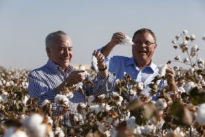 Lucas do Rio Verde/MT - O presidente Temer e o ministro da Agricultura, Blairo Maggi, abrem oficialmente a colheita estadual de algodão em Mato Grosso (Alan Santos /PR)