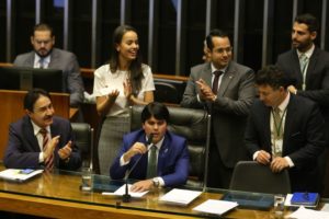 Brasília - Câmara dos Deputados aprova texto principal da PEC que acaba com coligações proporcionais. O texto foi aprovado por 384 votos a favor e 16 contrários (Fabio Rodrigues Pozzebom/Agência Brasil)